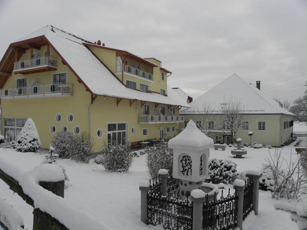 Hotel-Gasthof Stoff Wolfsberg Bagian luar foto